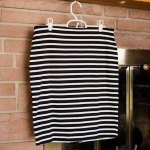 Old Navy Black & White Stripe Pencil Skirt